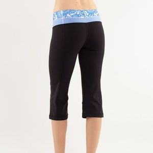 Lululemon Groove Crop Size 4- Reversible